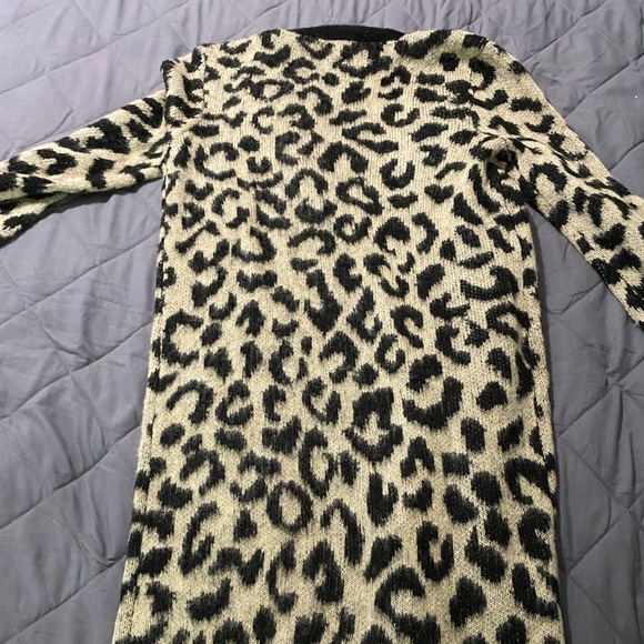 Cheetah sweater - Picture 4 of 10